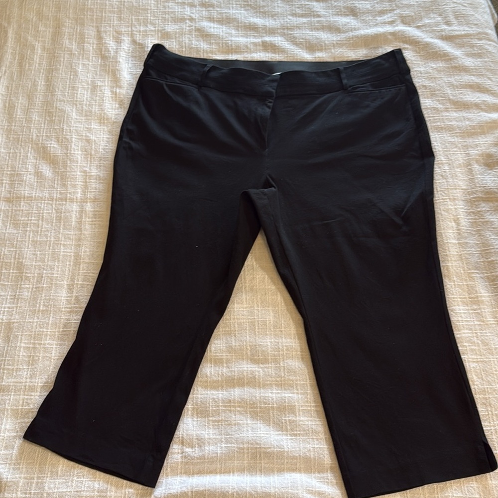 Lane Bryant Black The Allie Capris, size 24